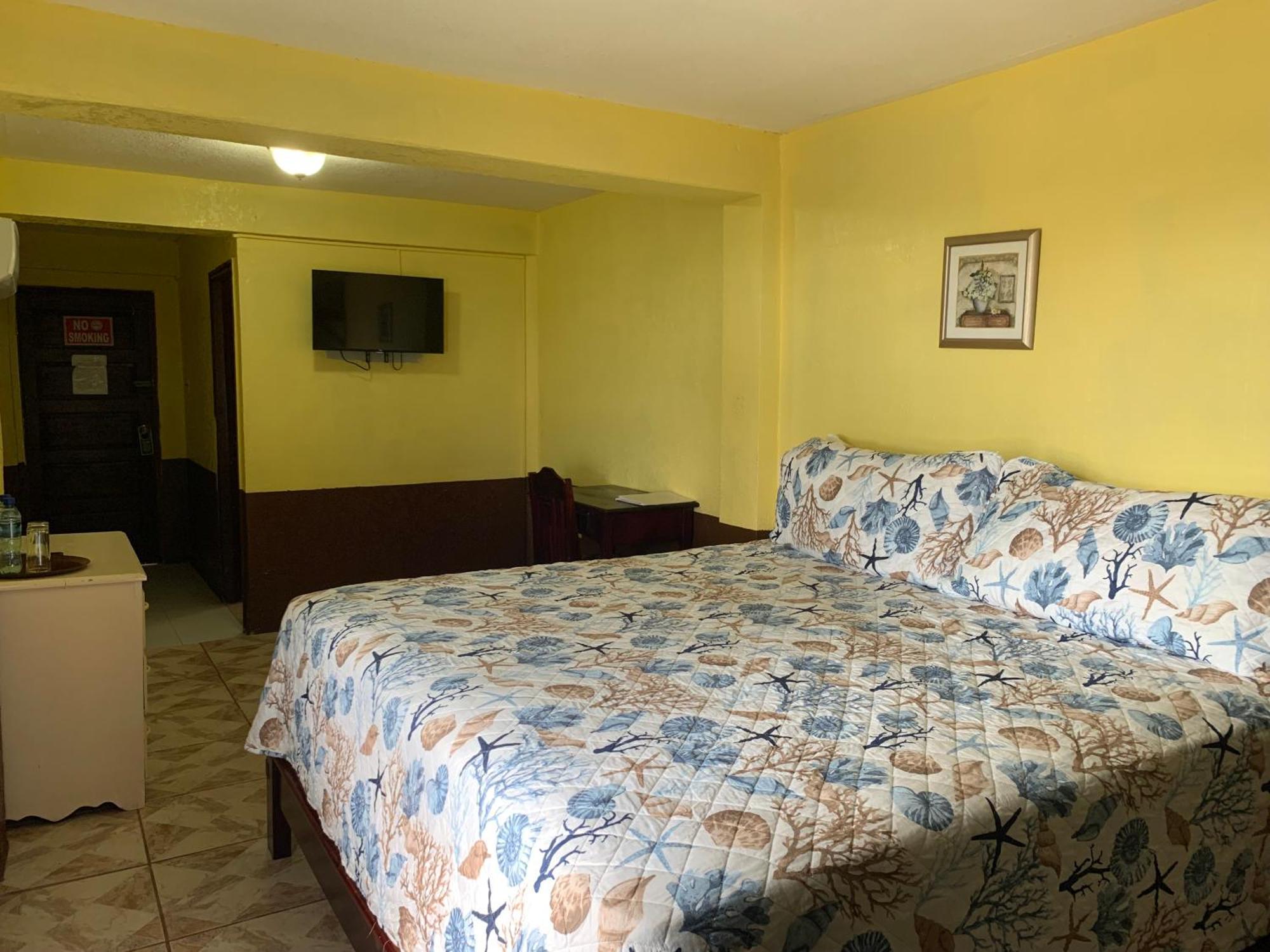 Bonefish Hotel Dangriga Exterior photo